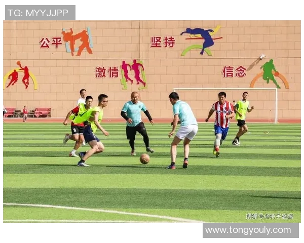 绿眼睛的足球明星如何在绿茵场上书写传奇人生与梦想追逐